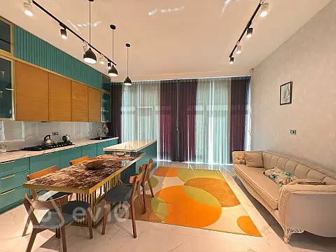 Satılır 5 otaqlı həyət evi 200 m²