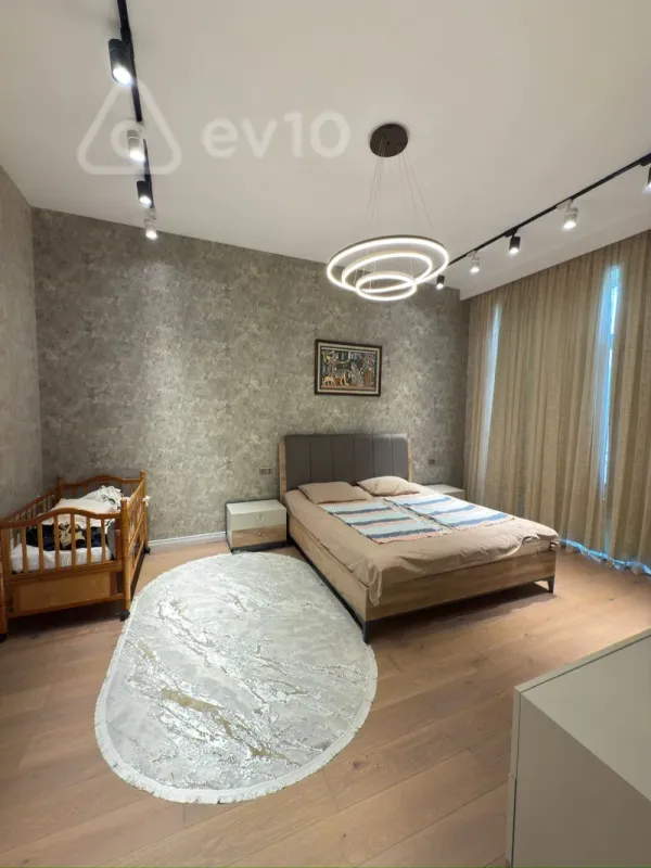 Satılır 5 otaqlı həyət evi 200 m²