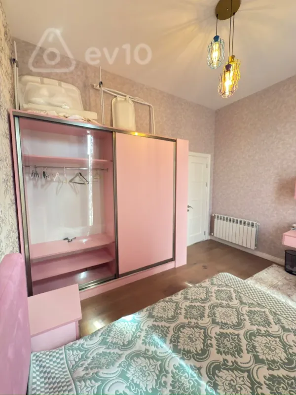 Satılır 5 otaqlı həyət evi 200 m²