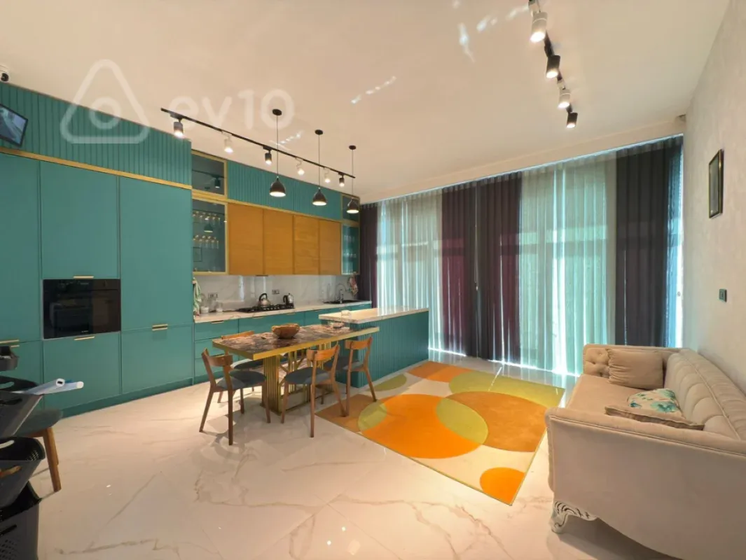 Satılır 5 otaqlı həyət evi 200 m²