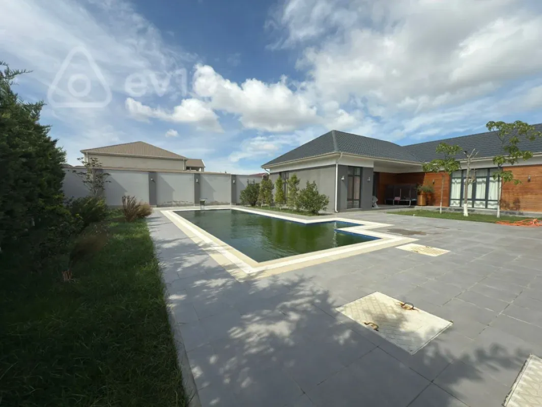 Satılır 5 otaqlı həyət evi 200 m²