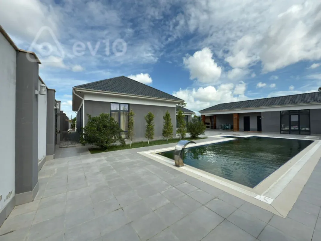 Satılır 5 otaqlı həyət evi 200 m²