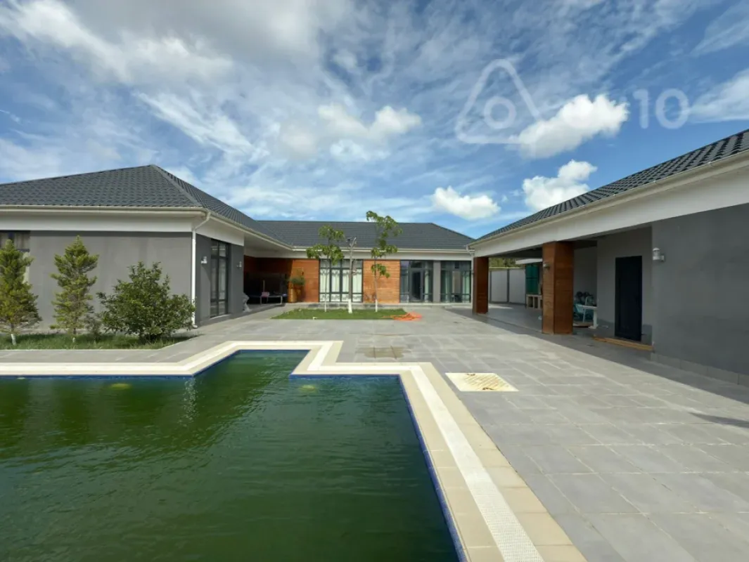 Satılır 5 otaqlı həyət evi 200 m²