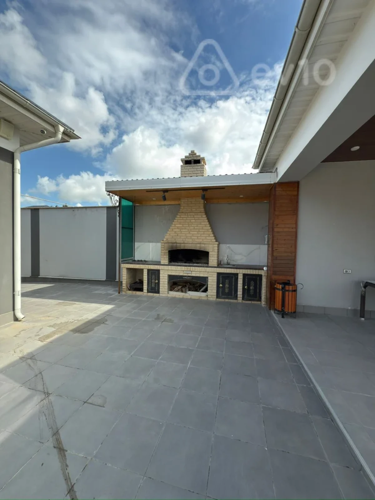 Satılır 5 otaqlı həyət evi 200 m²