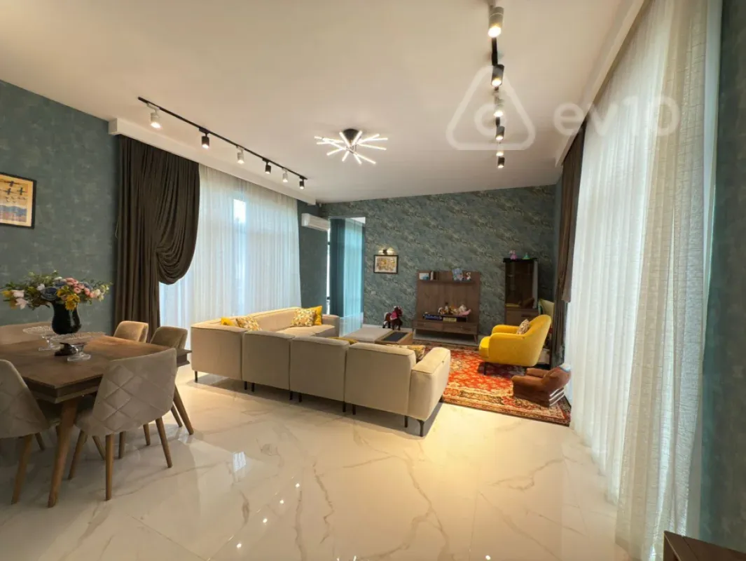 Satılır 5 otaqlı həyət evi 200 m²