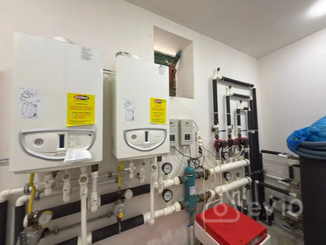 Satılır 5 otaqlı həyət evi 200 m²