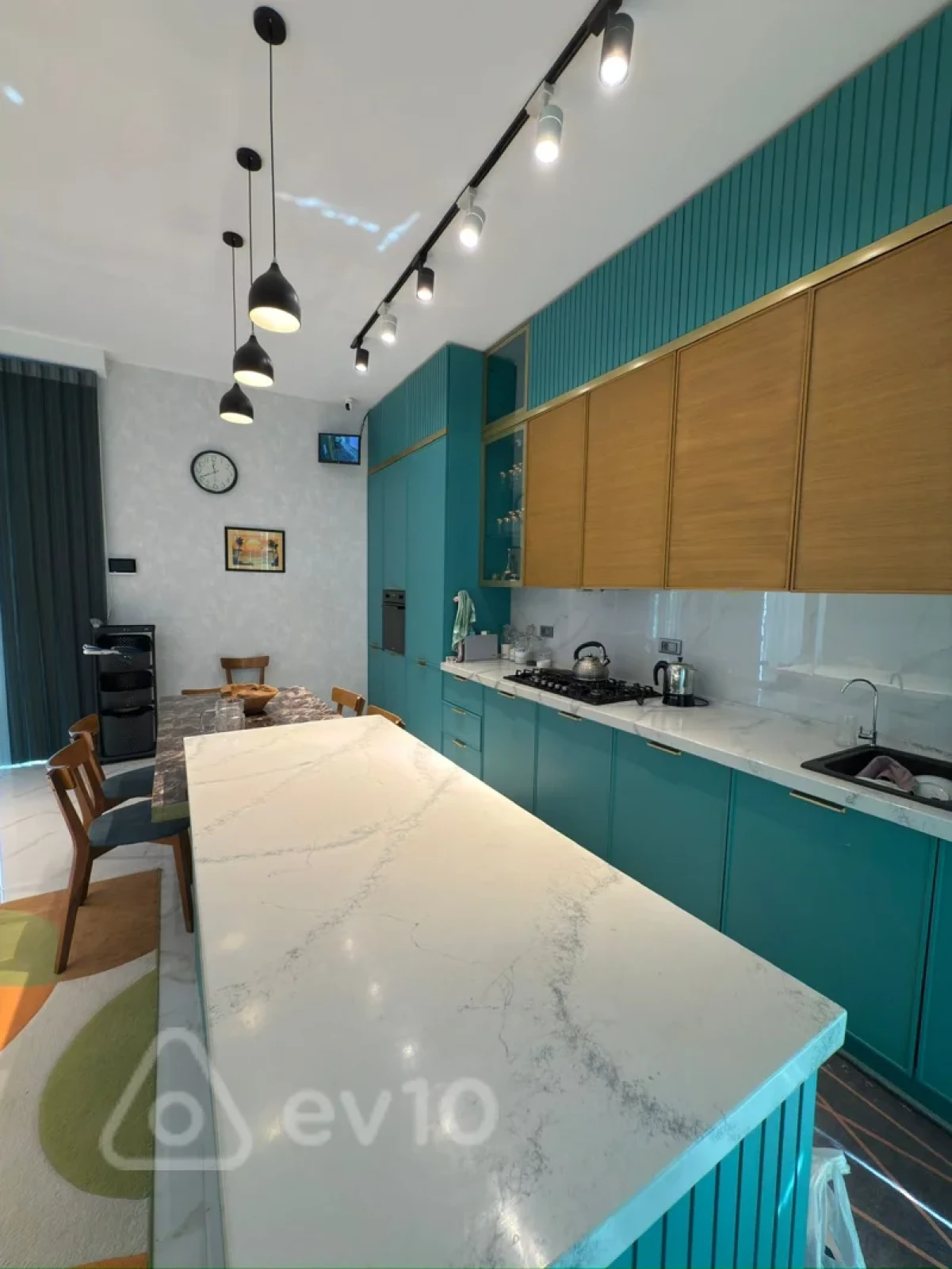 Satılır 5 otaqlı həyət evi 200 m²