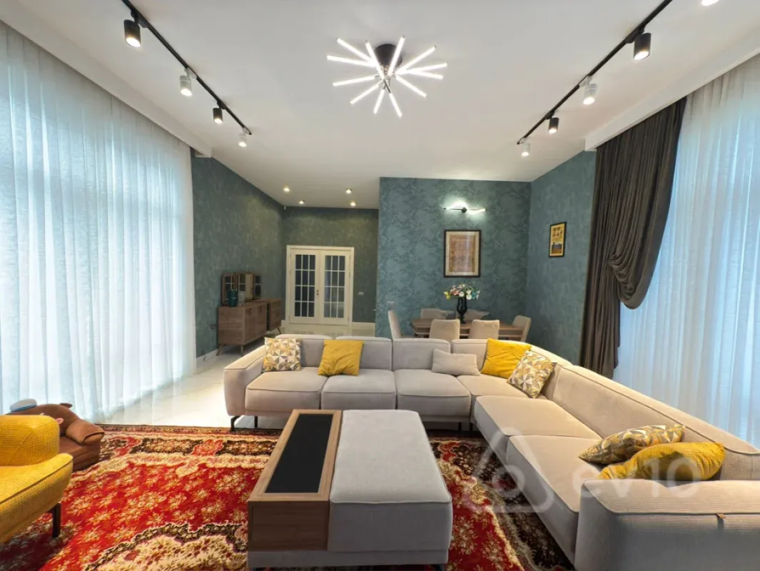 Satılır 5 otaqlı həyət evi 200 m²