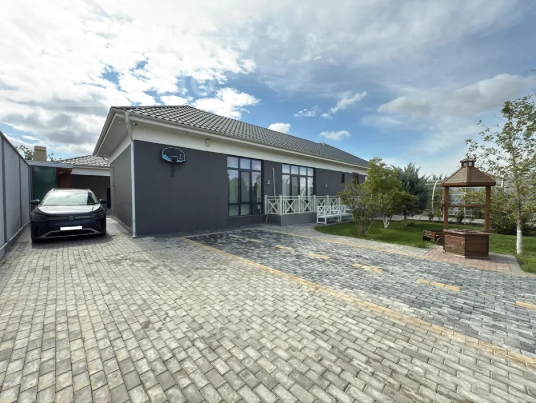 Satılır 5 otaqlı həyət evi 200 m²