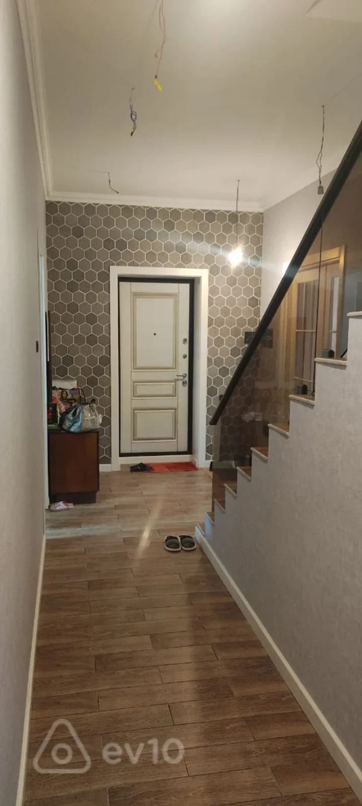 Satılır 7 otaqlı həyət evi 315 m²