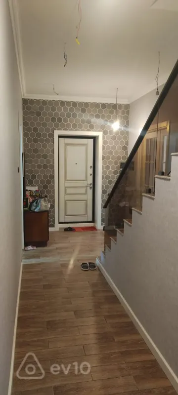 Satılır 7 otaqlı həyət evi 315 m²