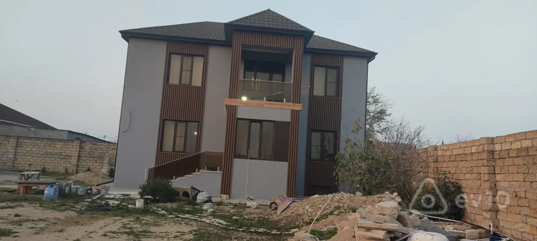 Satılır 7 otaqlı həyət evi 315 m²