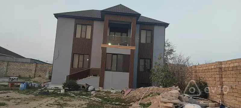 Satılır 7 otaqlı həyət evi 315 m²