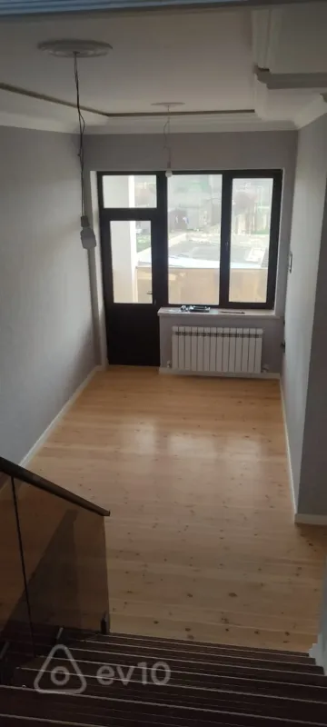 Satılır 7 otaqlı həyət evi 315 m²