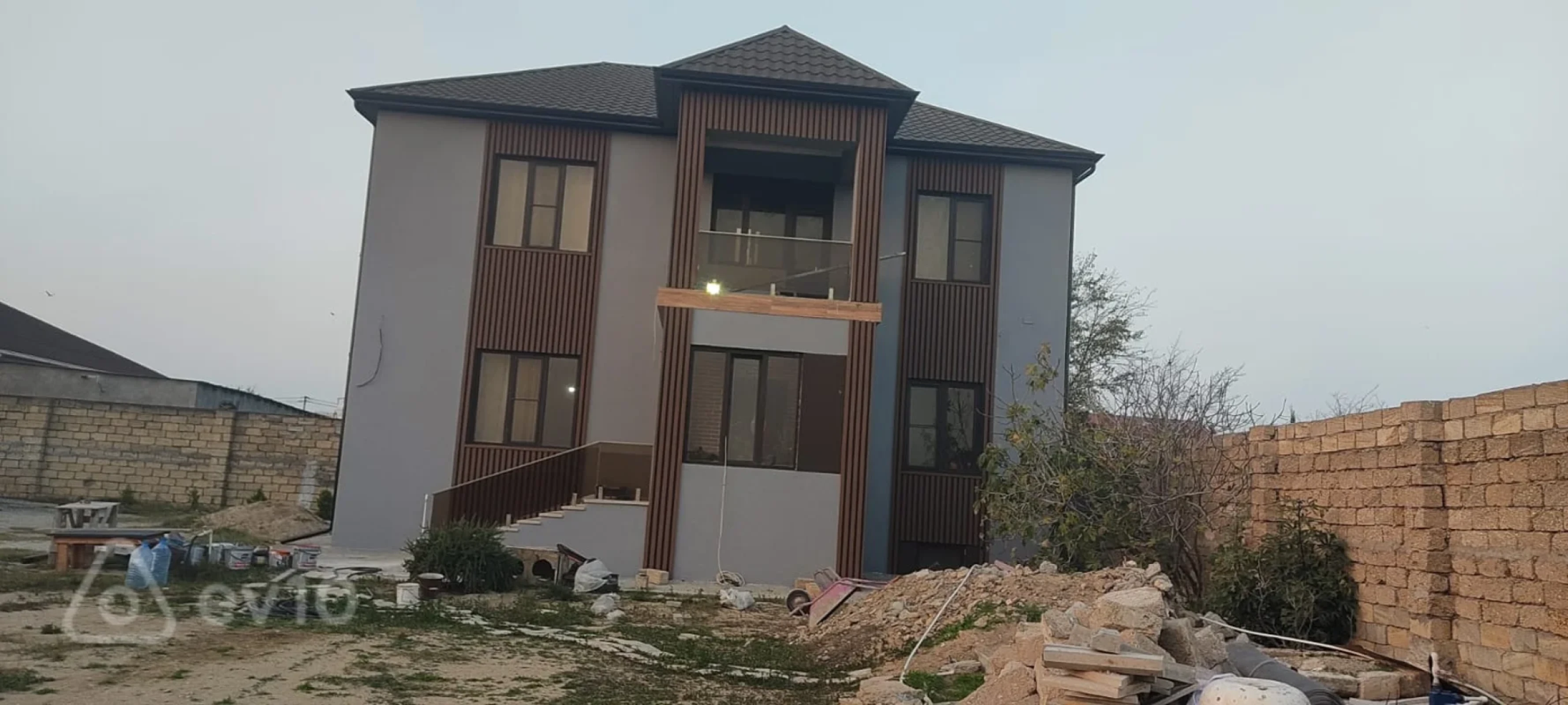 Satılır 7 otaqlı həyət evi 315 m²