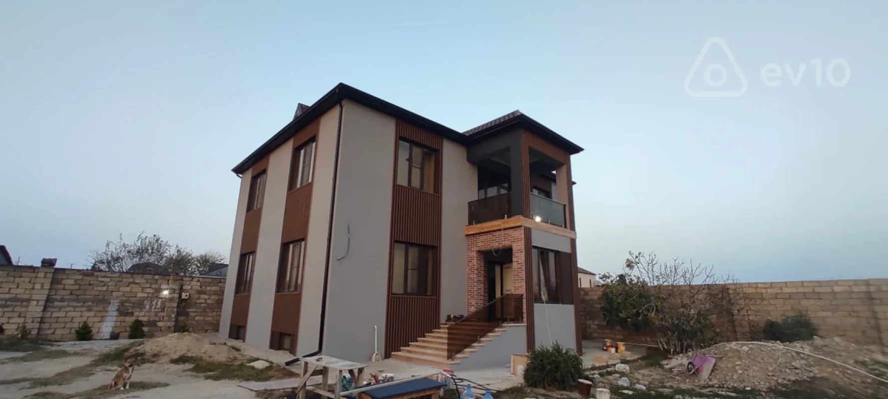 Satılır 7 otaqlı həyət evi 315 m²
