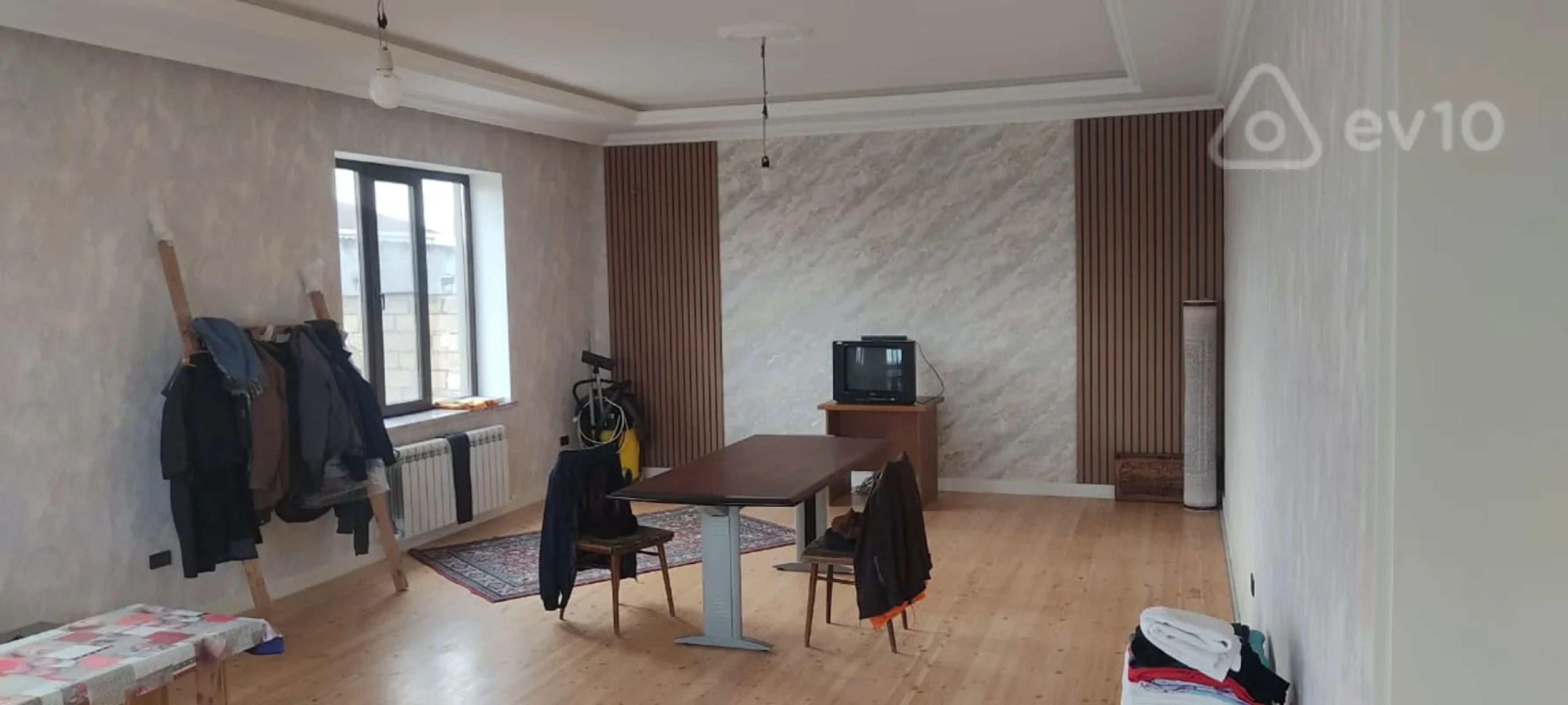Satılır 7 otaqlı həyət evi 315 m²