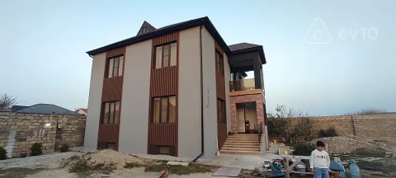 Satılır 7 otaqlı həyət evi 315 m²