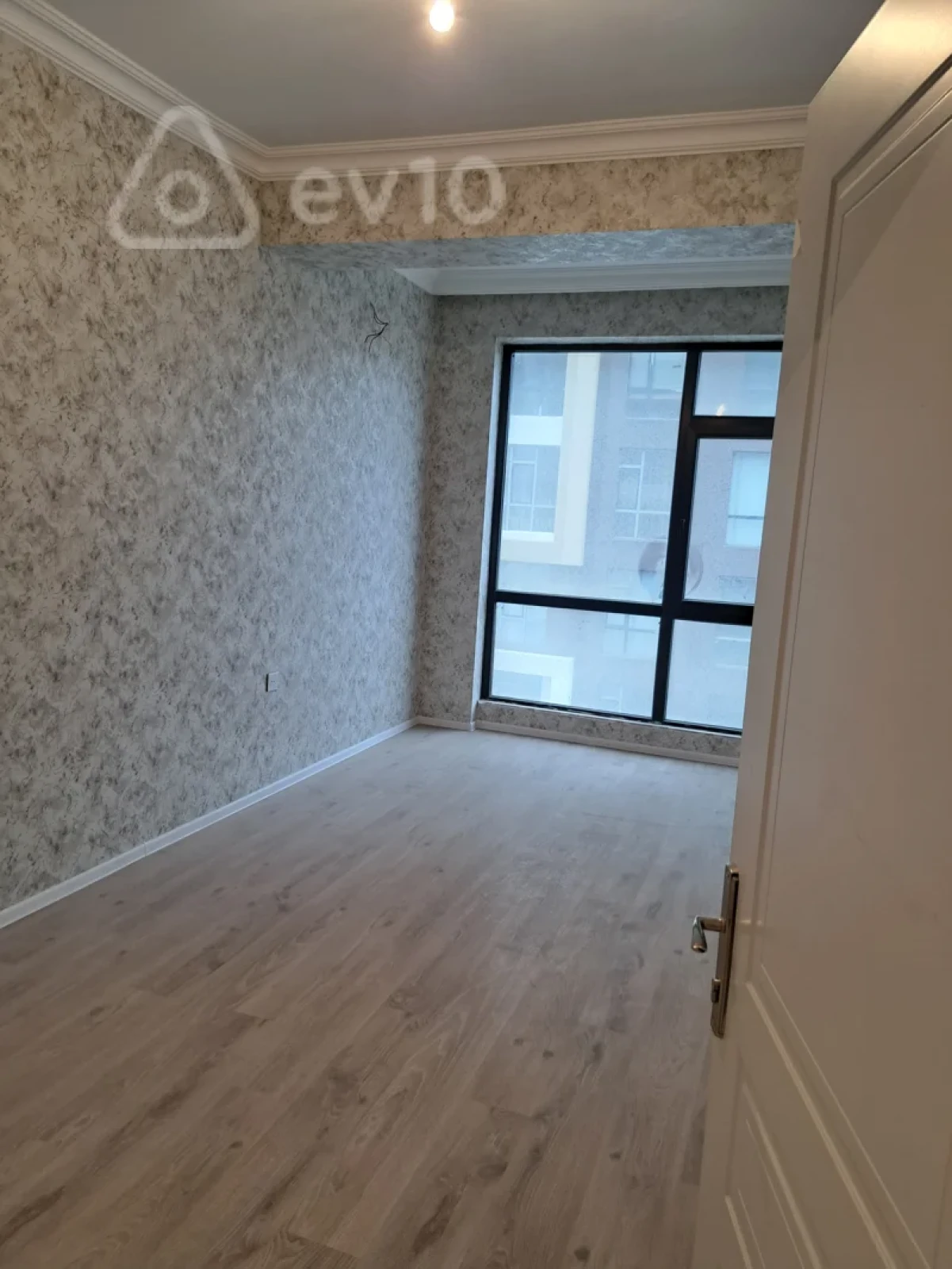 Satılır 2 otaqlı yeni tikili 90 m²