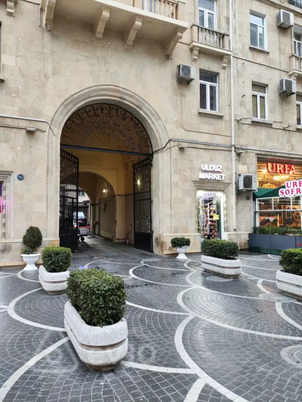 Kirayə verilir 2 otaqlı ofis 65 m²