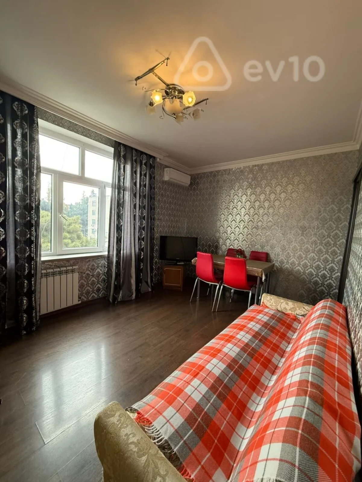 Satılır 2 otaqlı köhnə tikili 55 m²