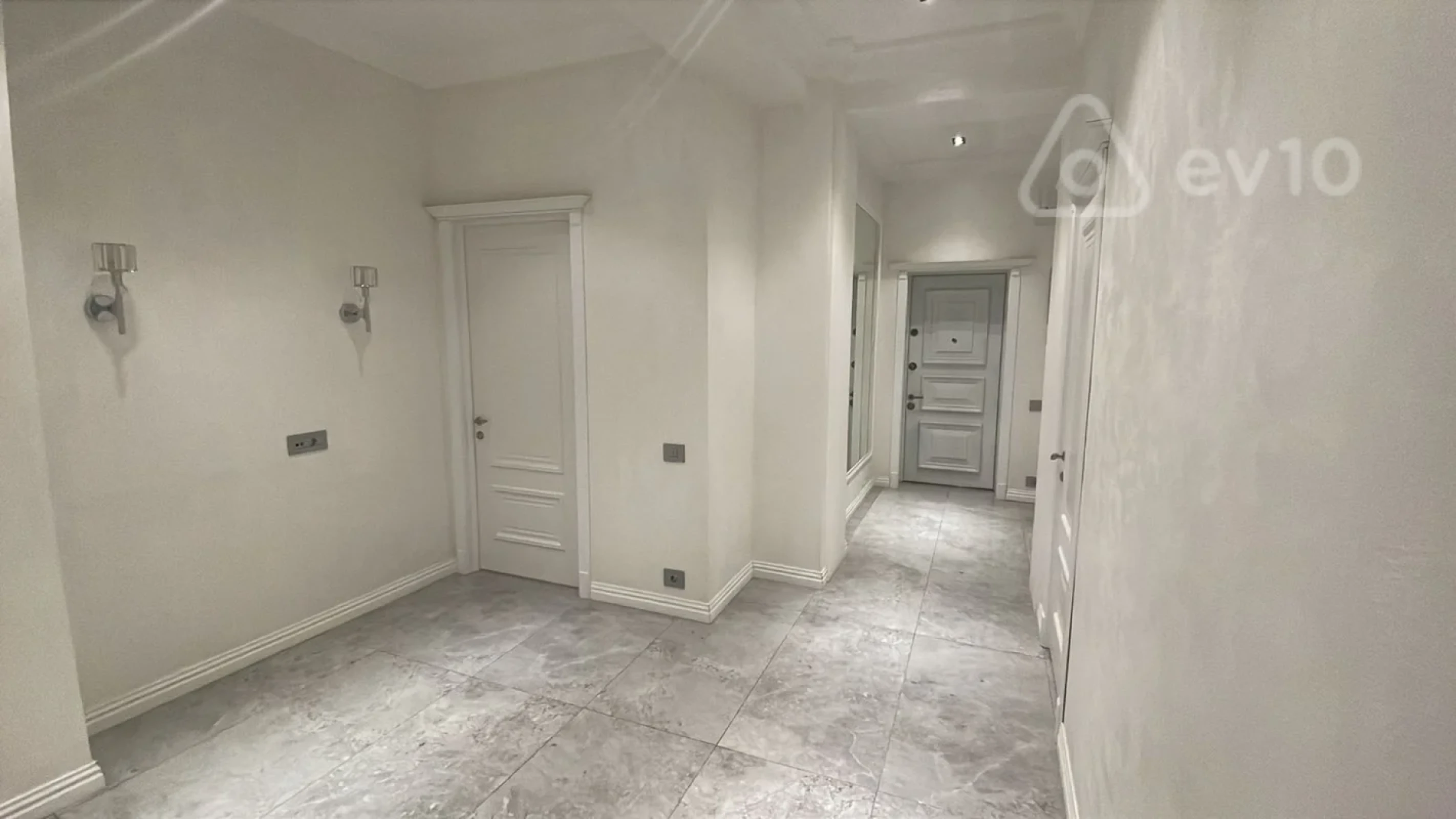 Satılır 3 otaqlı yeni tikili 135 m²