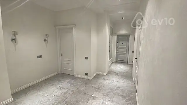 Satılır 3 otaqlı yeni tikili 135 m²