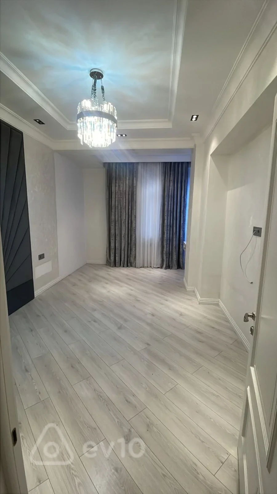 Satılır 3 otaqlı yeni tikili 135 m²