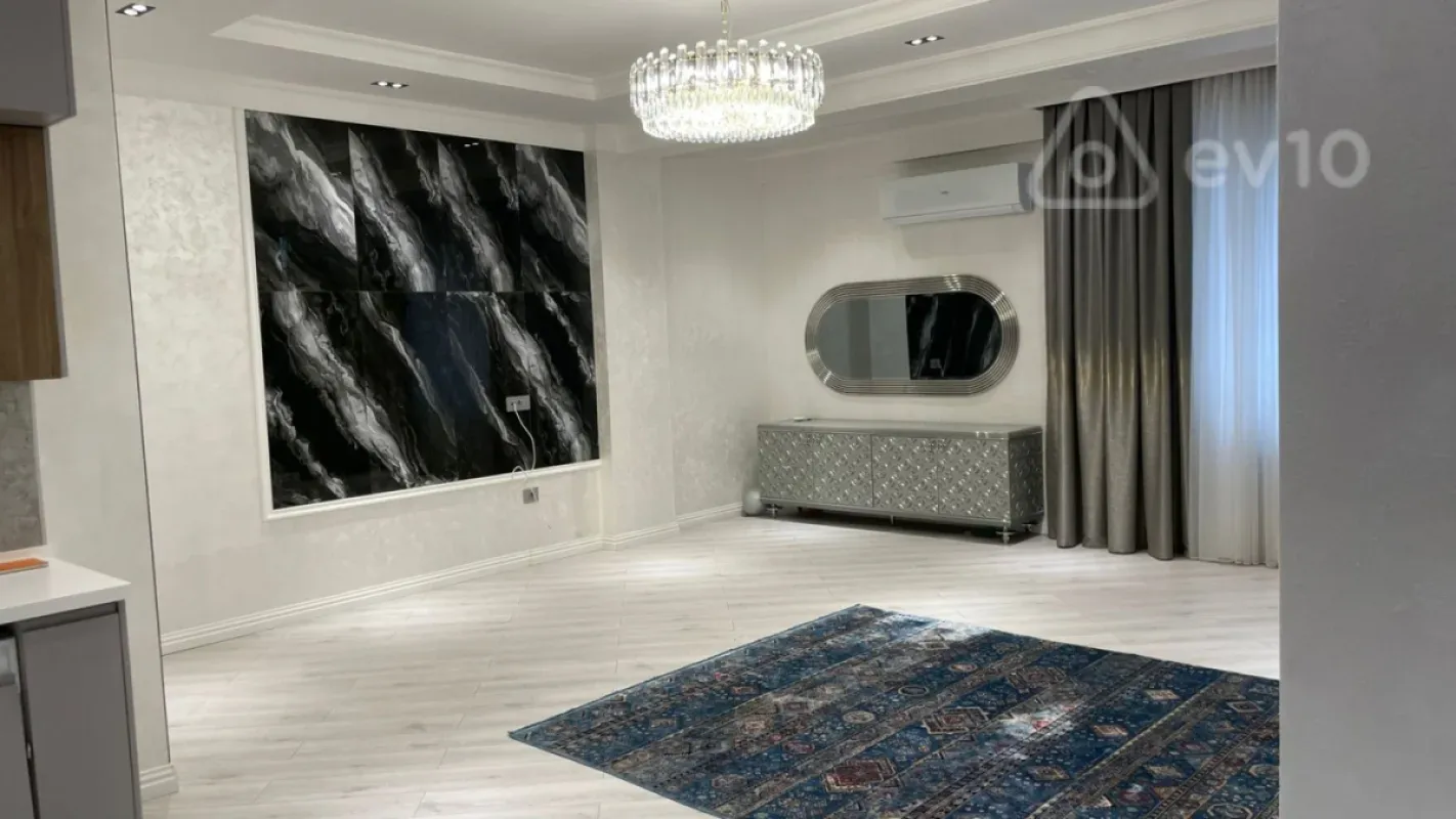 Satılır 3 otaqlı yeni tikili 135 m²