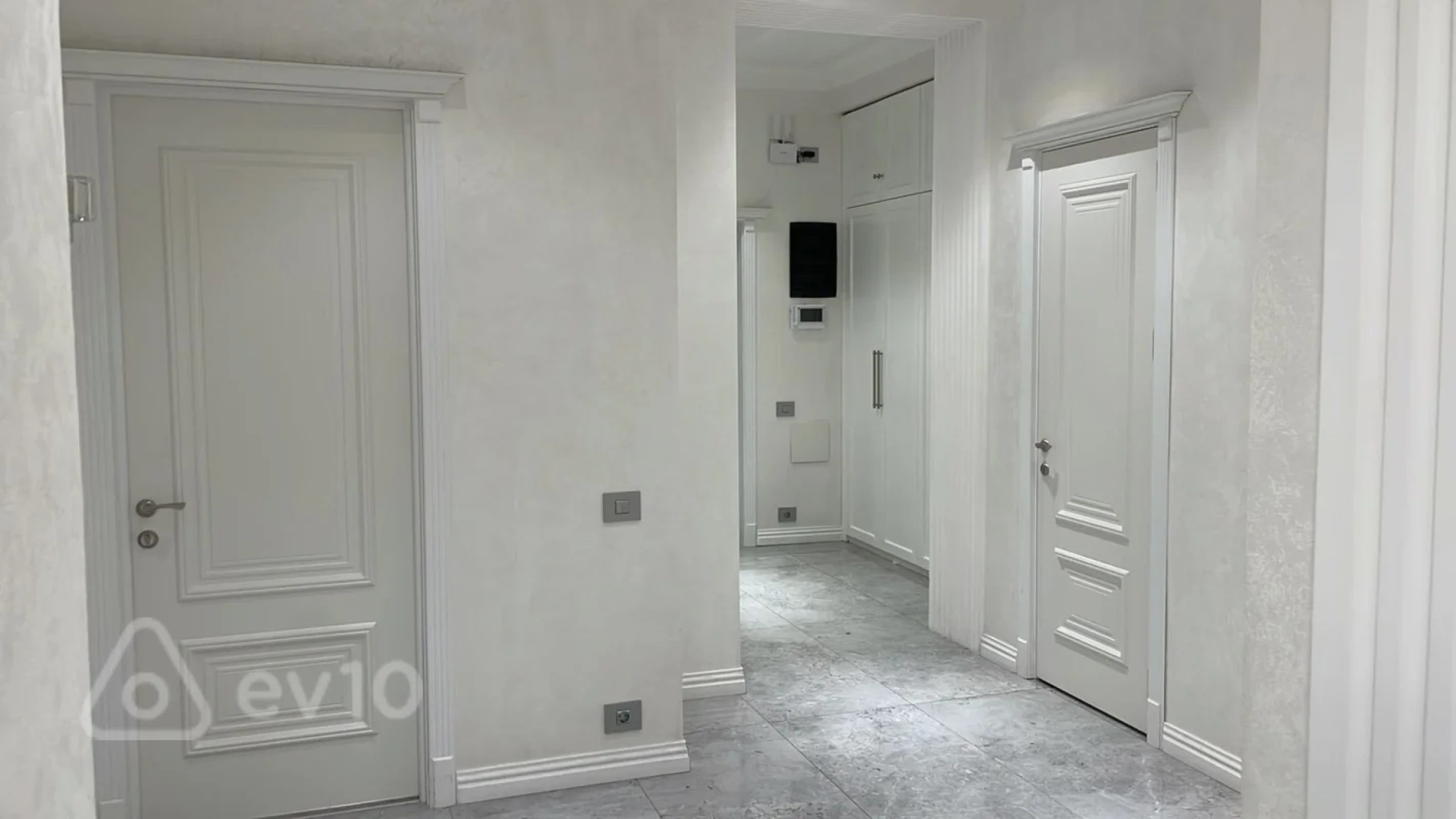 Satılır 3 otaqlı yeni tikili 135 m²