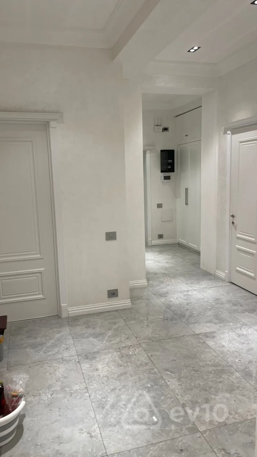 Satılır 3 otaqlı yeni tikili 135 m²
