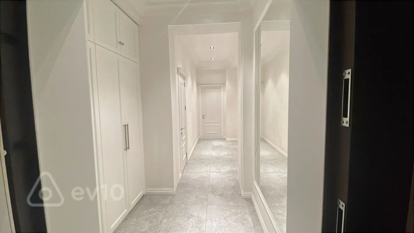 Satılır 3 otaqlı yeni tikili 135 m²
