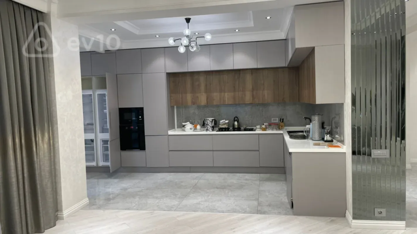 Satılır 3 otaqlı yeni tikili 135 m²