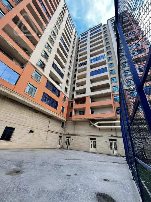 Satılır 3 otaqlı yeni tikili 135 m²