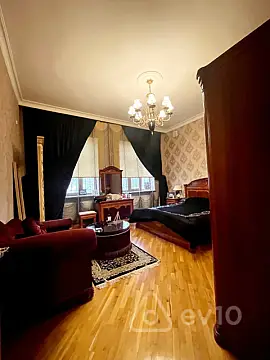 Satılır 7 otaqlı həyət evi 230 m²