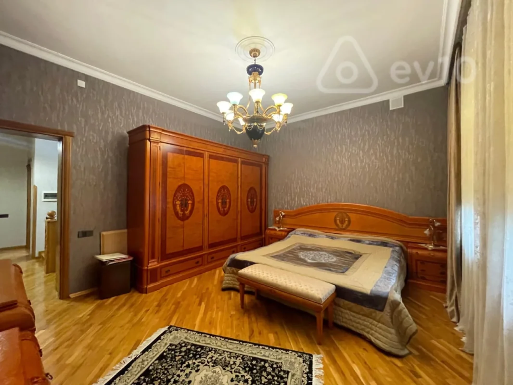 Satılır 7 otaqlı həyət evi 230 m²