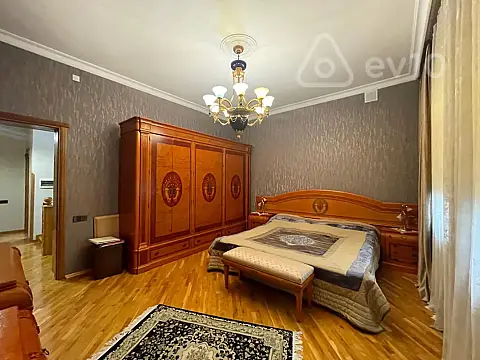 Satılır 7 otaqlı həyət evi 230 m²