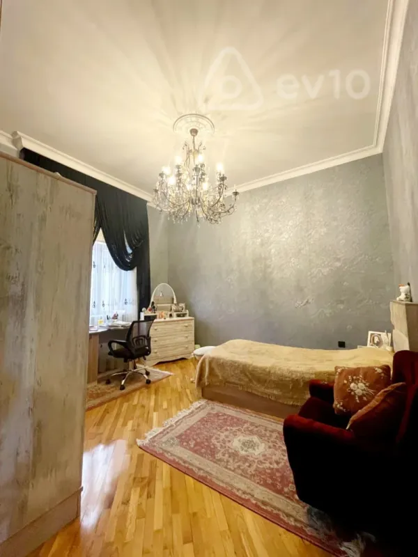 Satılır 7 otaqlı həyət evi 230 m²