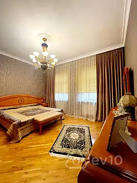 Satılır 7 otaqlı həyət evi 230 m²