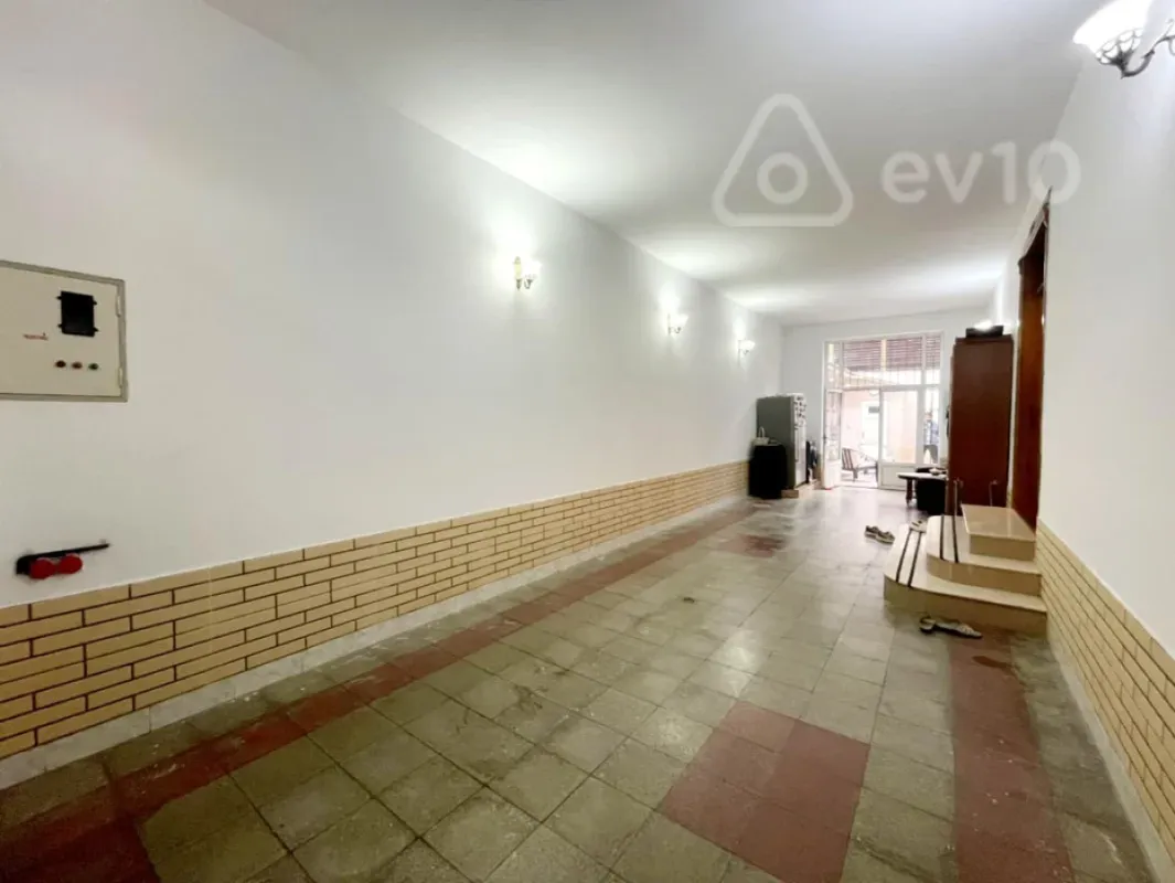 Satılır 7 otaqlı həyət evi 230 m²