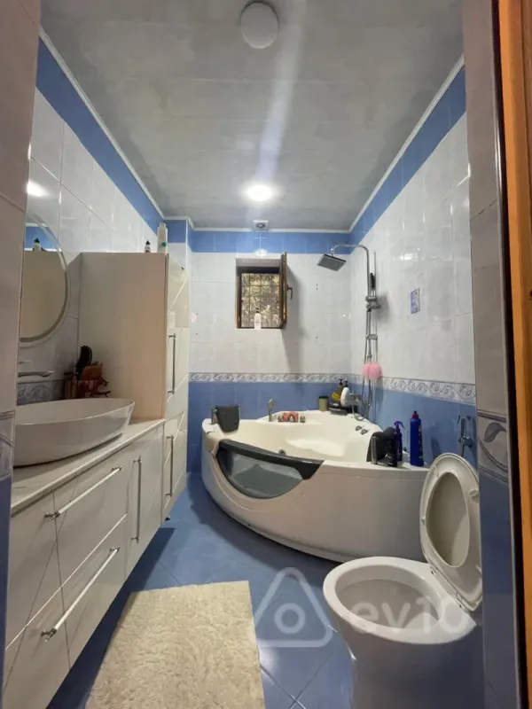 Satılır 7 otaqlı həyət evi 230 m²