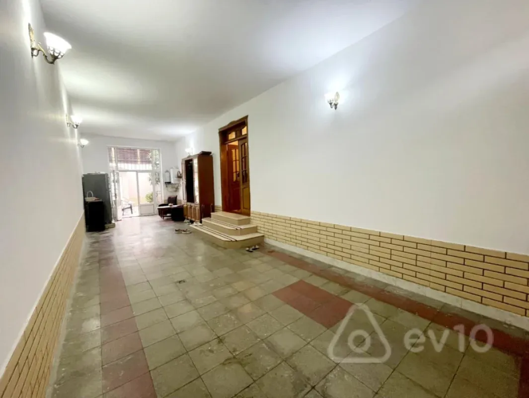 Satılır 7 otaqlı həyət evi 230 m²