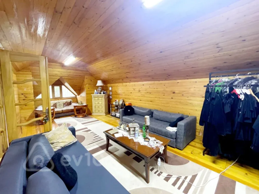 Satılır 7 otaqlı həyət evi 230 m²