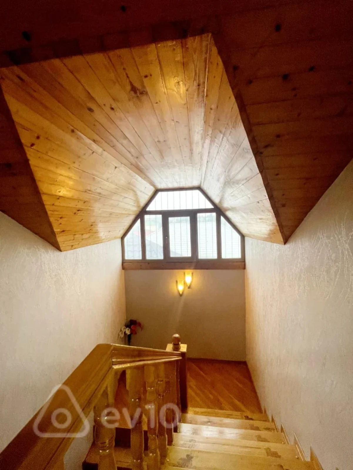 Satılır 7 otaqlı həyət evi 230 m²