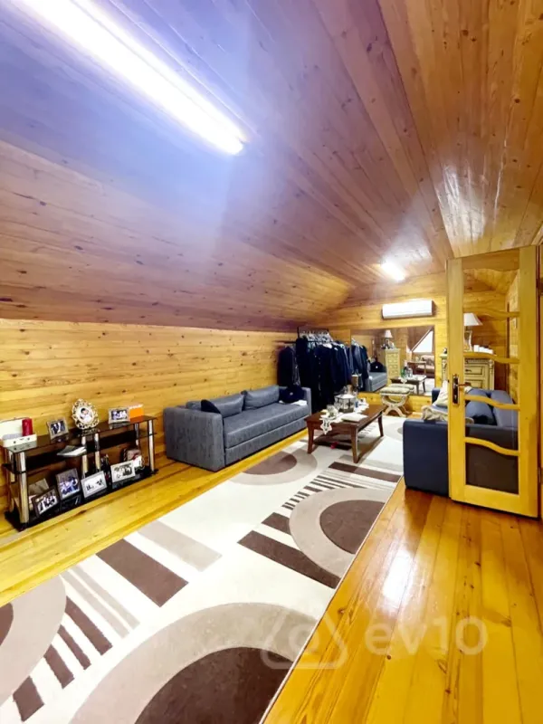 Satılır 7 otaqlı həyət evi 230 m²