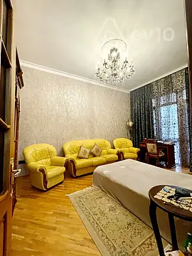 Satılır 7 otaqlı həyət evi 230 m²