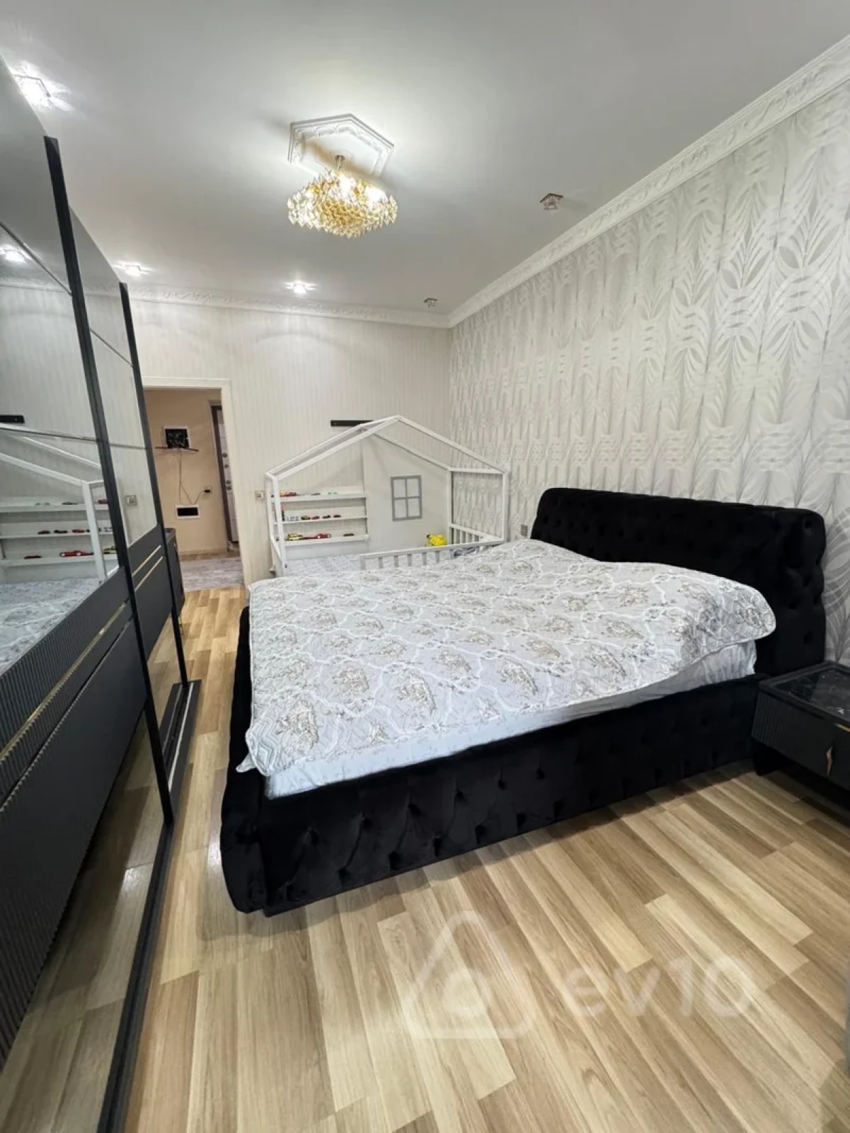 Satılır 2 otaqlı yeni tikili 100 m²