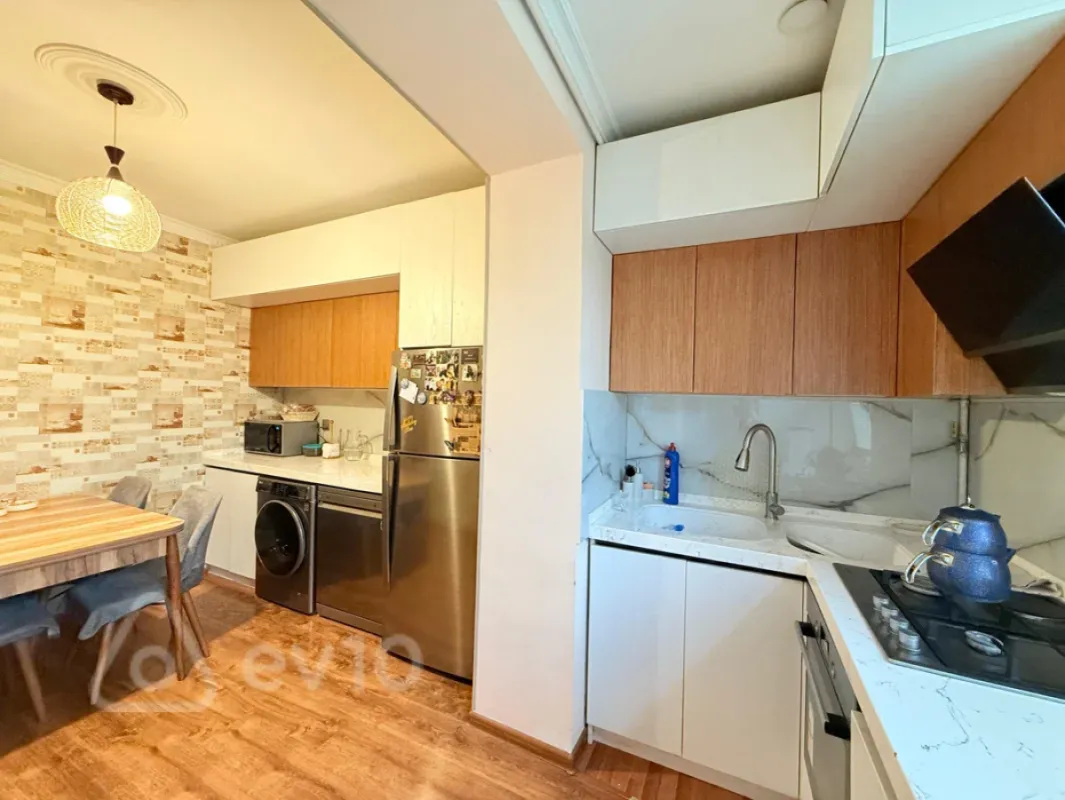 Satılır 3 otaqlı köhnə tikili 90 m²