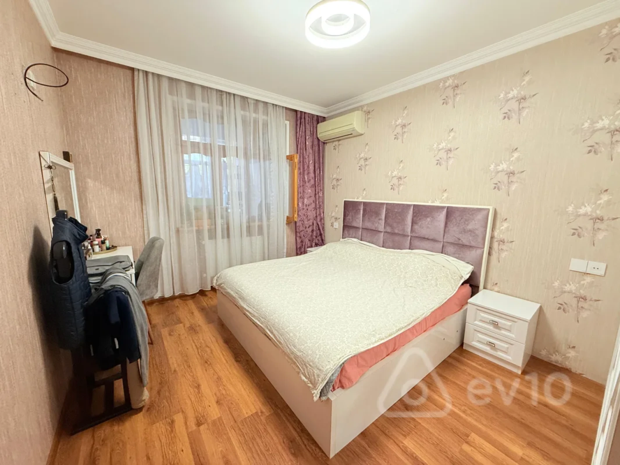 Satılır 3 otaqlı köhnə tikili 90 m²