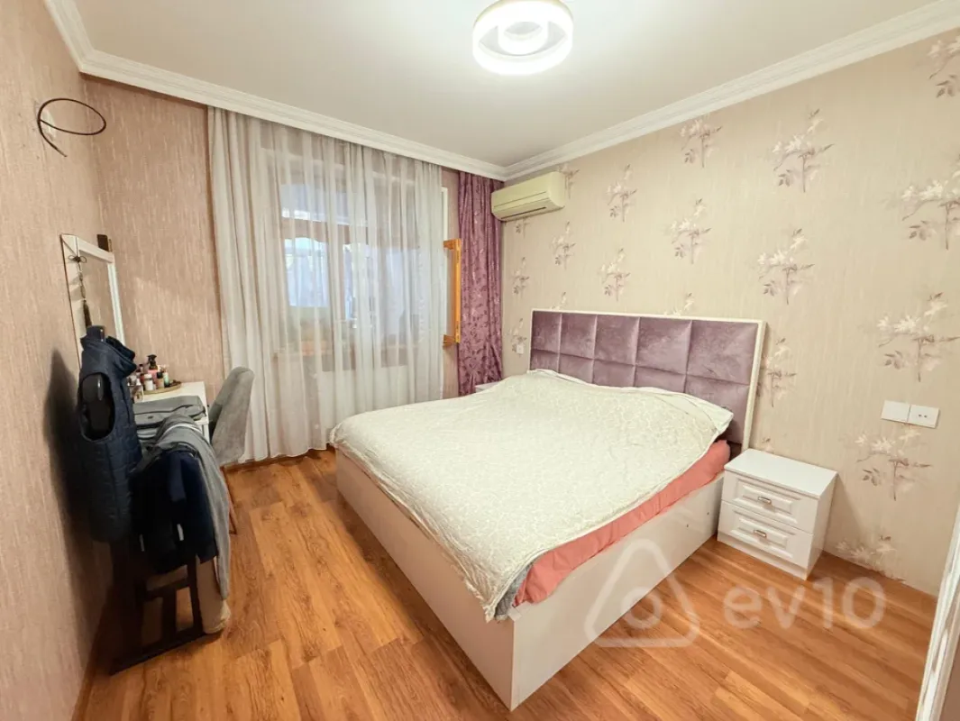 Satılır 3 otaqlı köhnə tikili 90 m²